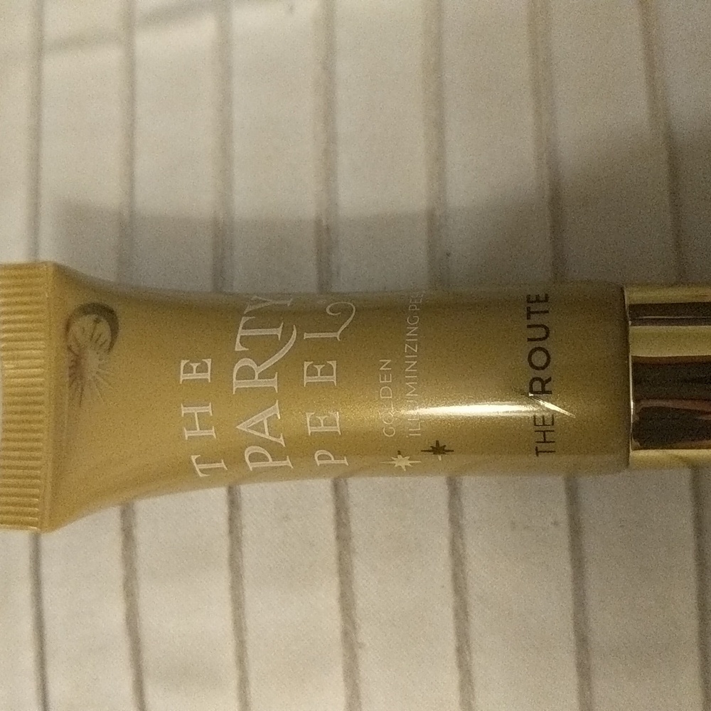 NWT Golden Illuminizing Peel